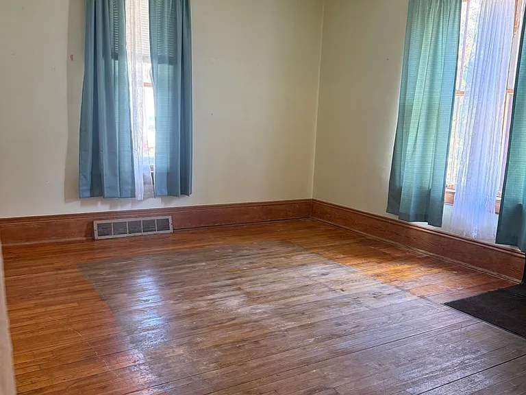 822 N High St — Photo 11