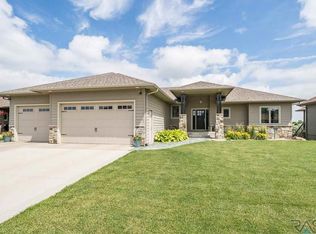 1808 W Grand Arbor Cir, Sioux Falls, SD 57108