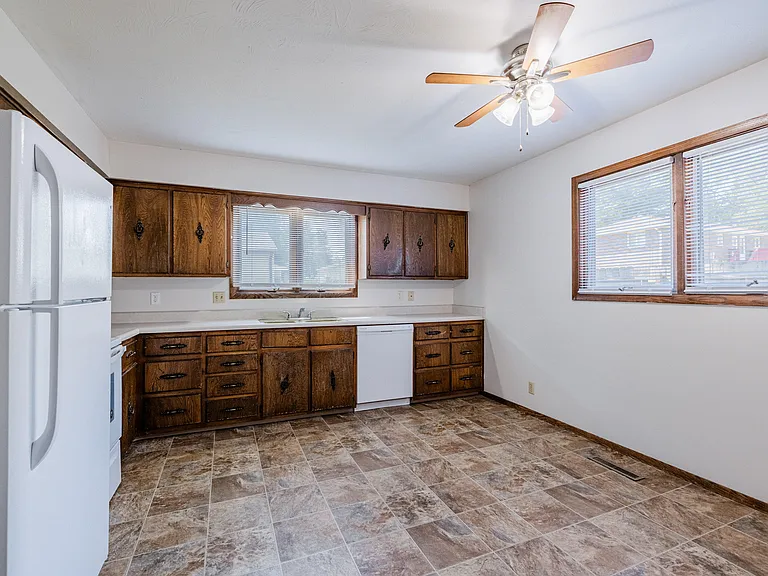 4141 S 51st St — Photo 3