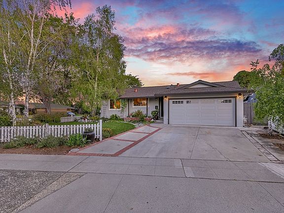 2nd image of 1366 Santa Fe Dr