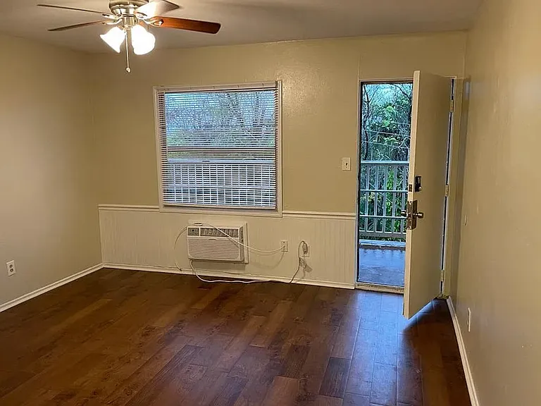 Riverside Apartments — Photo 8