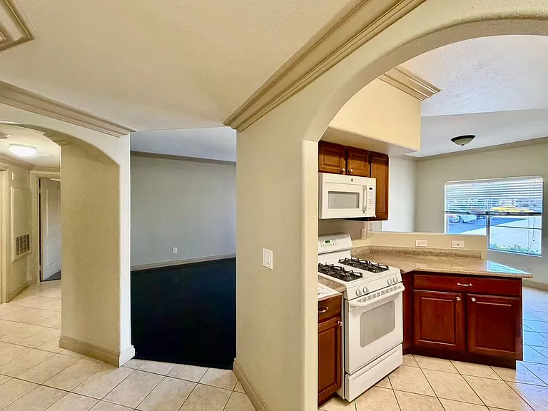 5525 W Flamingo Rd #1019 — Photo 9