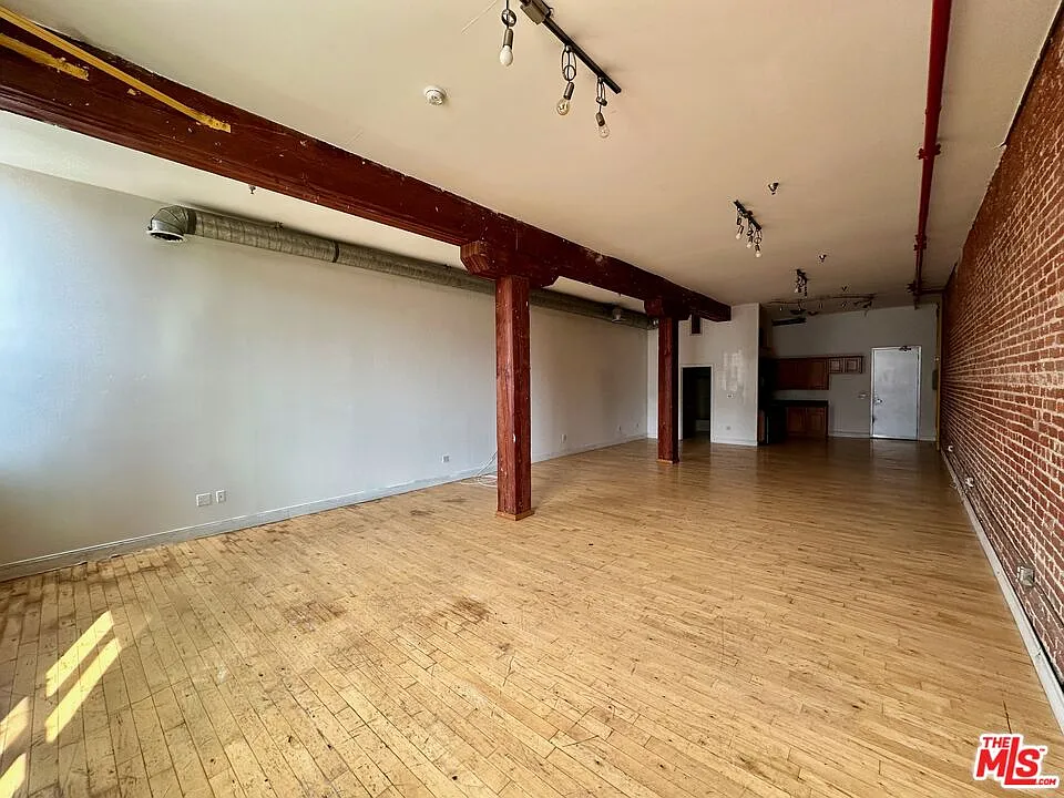 726 S Santa Fe Ave — Photo 3