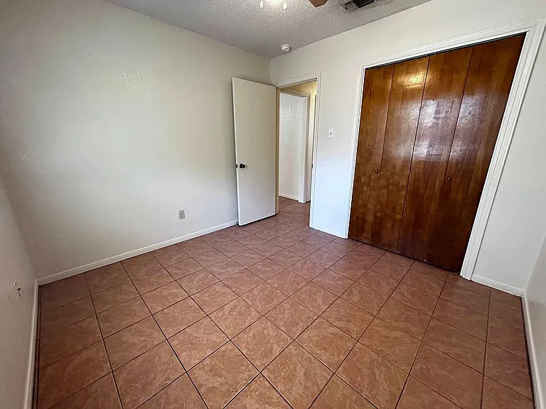 215 Bridle Dr — Photo 19