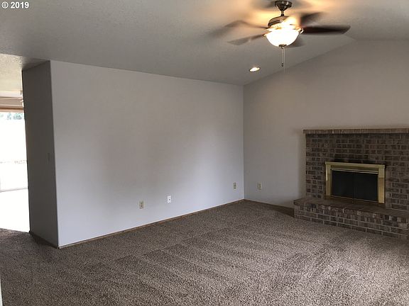 2nd image of 15318 NE 77th St