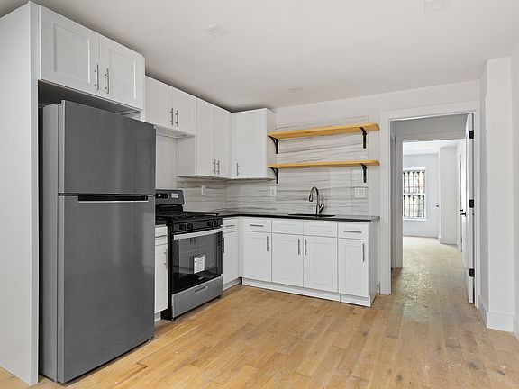 4th image of 522 Putnam Ave #1
