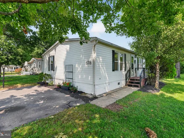 678 Walnut Ct, Red Hill, PA 18076