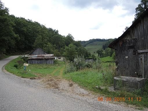 2nd image of 406 Walnut Rd