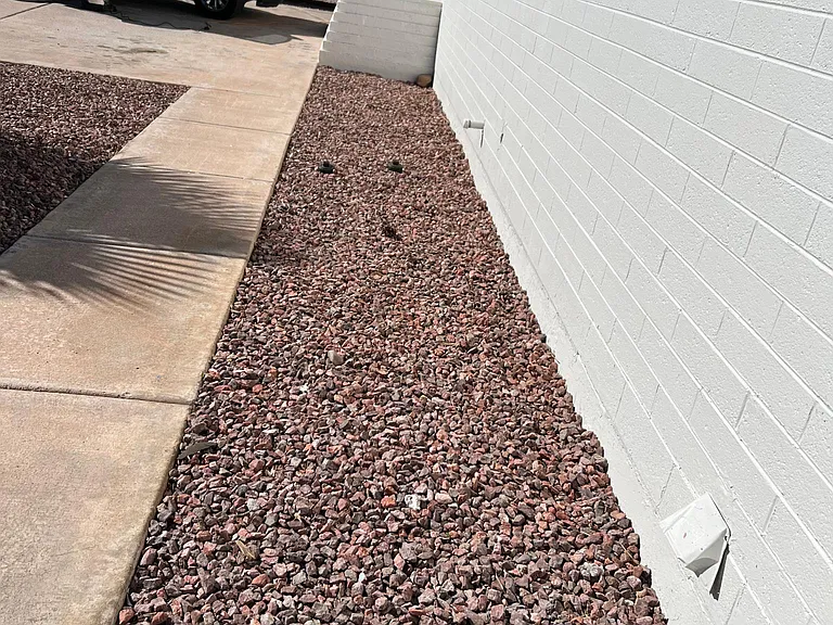 1118 E 2nd St #B — Photo 5