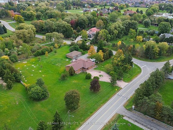 3rd image of 11 Julian Dr