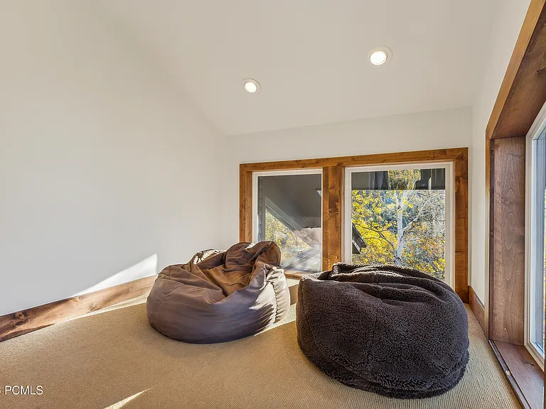 7240 Buckboard Dr — Photo 28