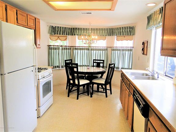 4th image of 1066B Buckingham Dr