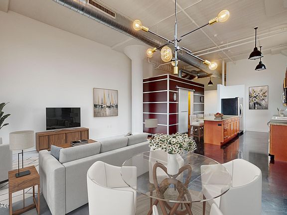 4th image of 309 E Market St Unit 404