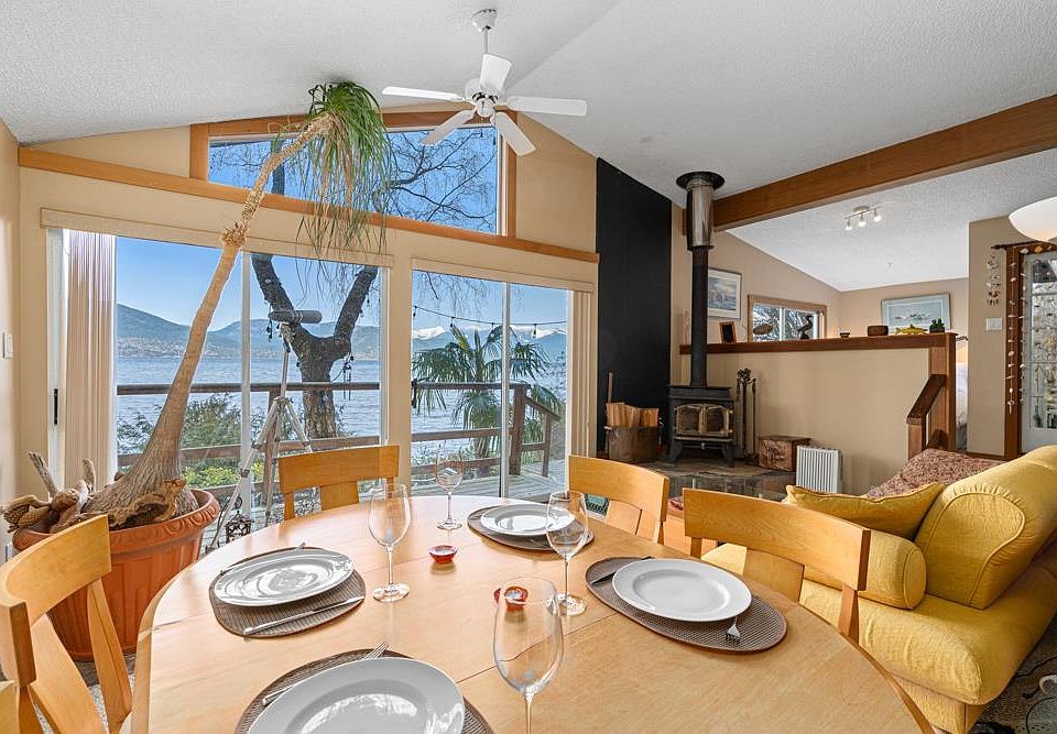 47 Brunswick Beach Rd, Lions Bay, BC V0N 2E0 MLS R2822076 Zillow
