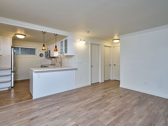3rd image of 244 4th Ave Unit 3