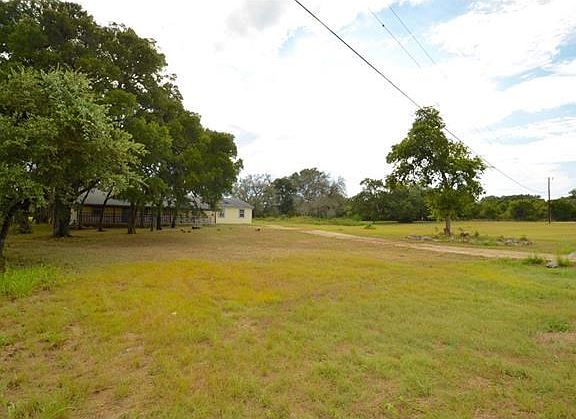 3rd image of 100 Woodlands Trl