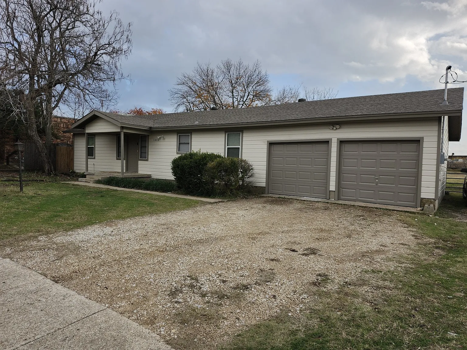 2 bed, 1100 sqft, $1,600 — Photo 1
