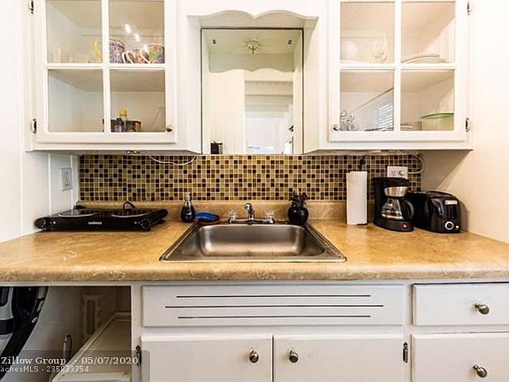 5th image of 1607 NE 32nd St #2