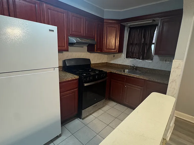 4312 Vista St — Photo 1