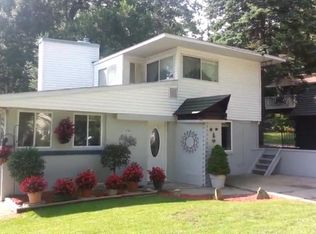 15765 Connelly Ave, Spring Lake, MI 49456