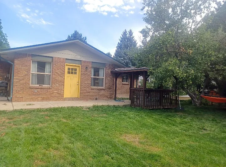 1525 Meeker Dr — Photo 2