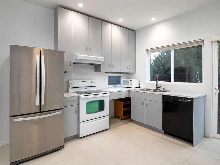 2900 18th Ave S #B — Photo 4