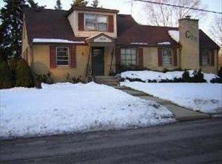 1220 Willow Ave, Libertyville, IL 60048