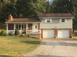 72 Needham Dr, Belpre, OH 45714
