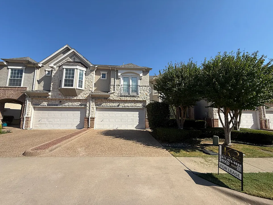 2525 Champagne Dr