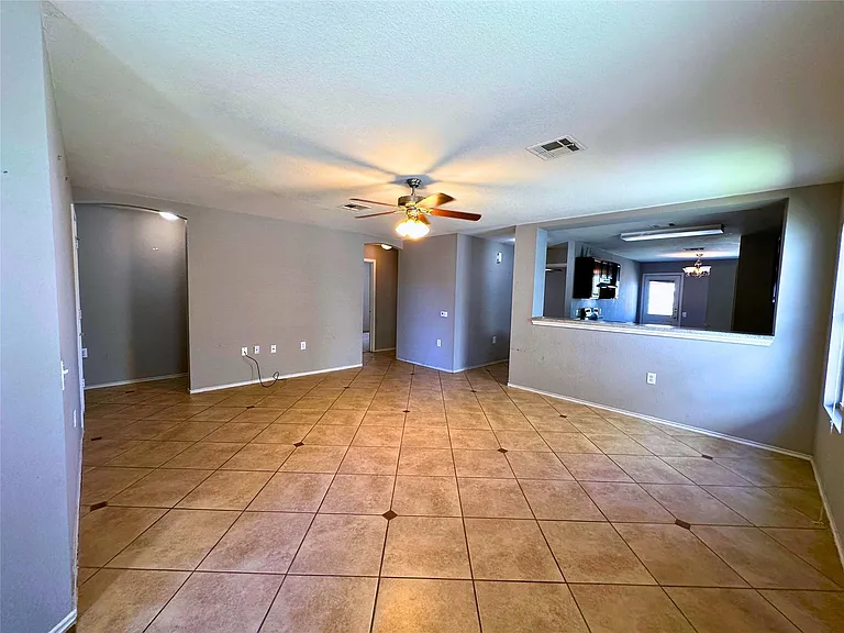 7424 Cayenne Ln — Photo 2