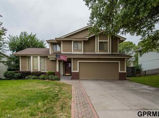 114 Carolina Dr, Papillion, NE 68133