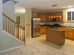 290 Comstock Dr, Elgin, IL 60124