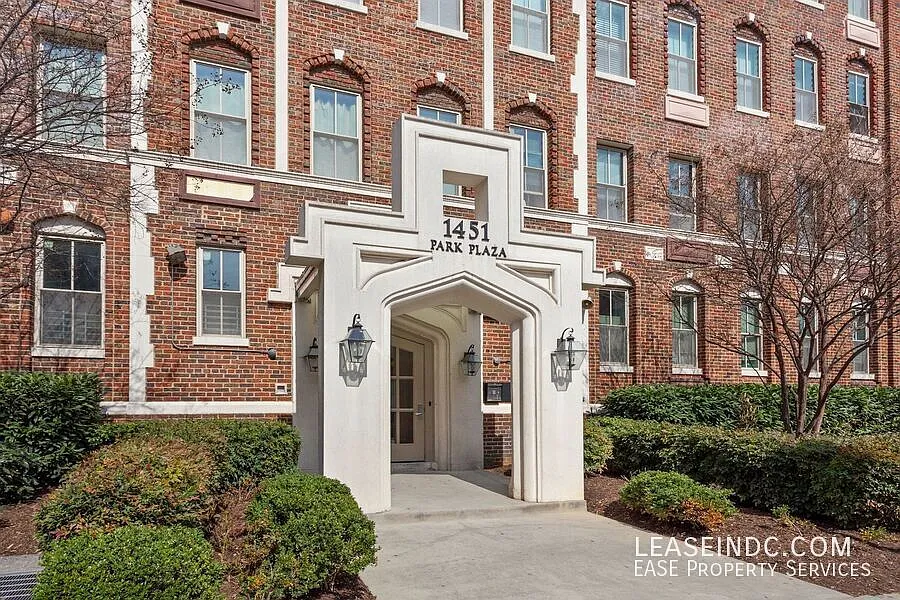 2 bed, 700 sqft, $2,700 — Photo 2