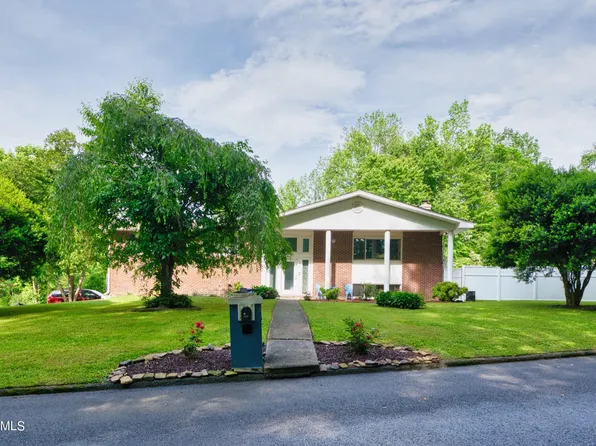 203 Park Ln, Oliver Springs, TN 37840