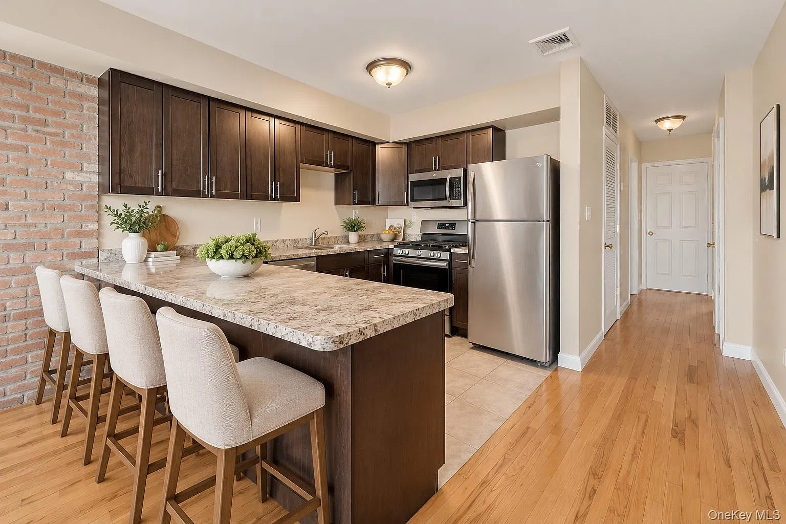 2 bed, 2.0 bath, 1250 sqft, $3,100 — Photo 2