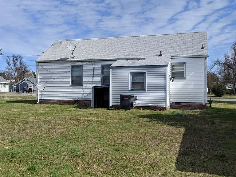 3404 Carlton Rd — Photo 2