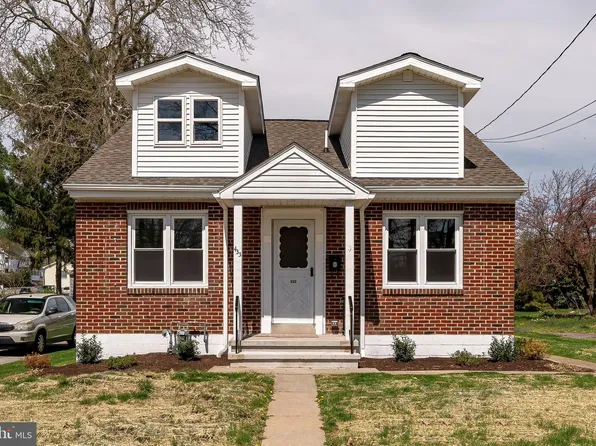433 W High St, Womelsdorf, PA 19567