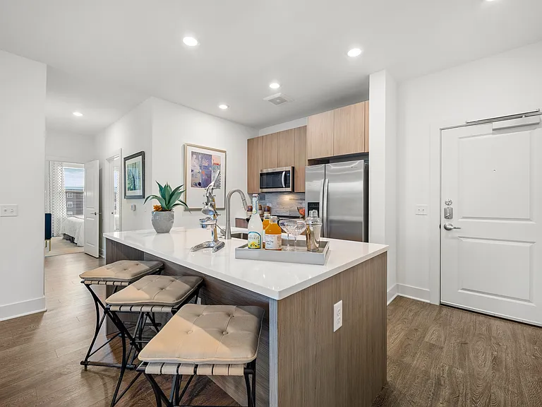 Counter-height kitchen seating, perfect for entertaining