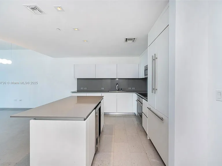 68 SE 6th St #1510 — Photo 3