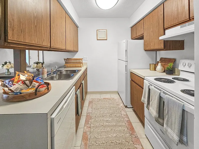 Merriman Valley Apartments & Townhomes — Photo 3