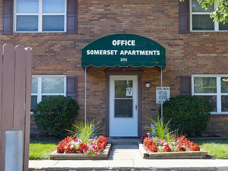 Somerset Apartments — Photo 10