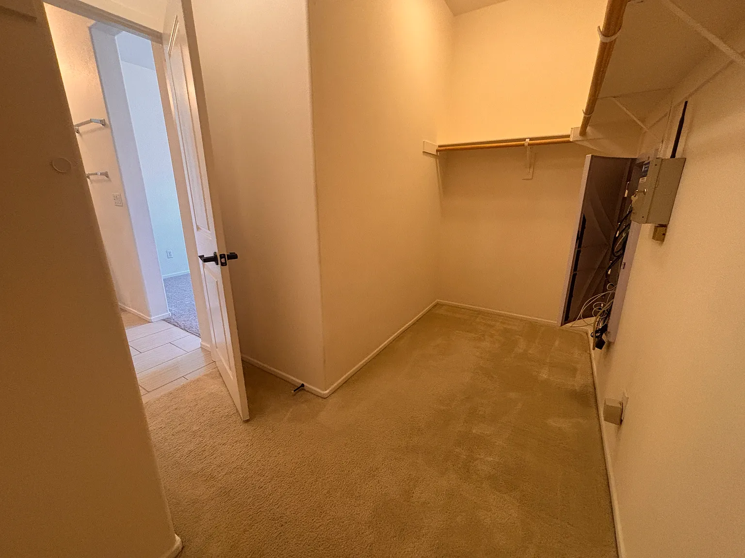 3 bed, 2.5 bath, 1300 sqft, $1,500 — Photo 2