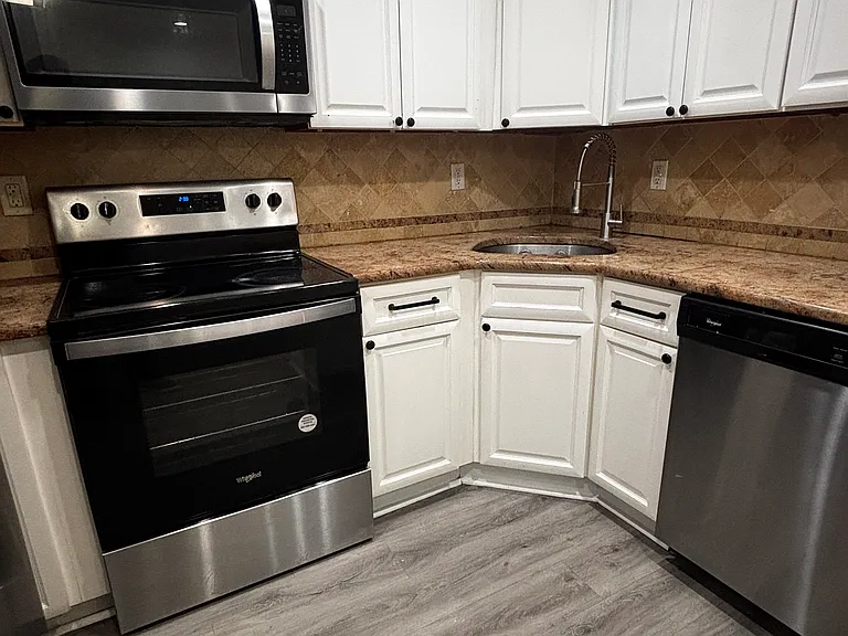 6409 Liberty Ave #I3 — Photo 16