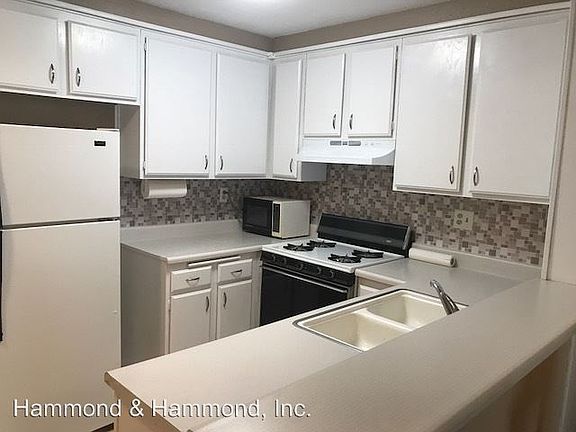 5th image of 5143 Bakman Ave APT 207