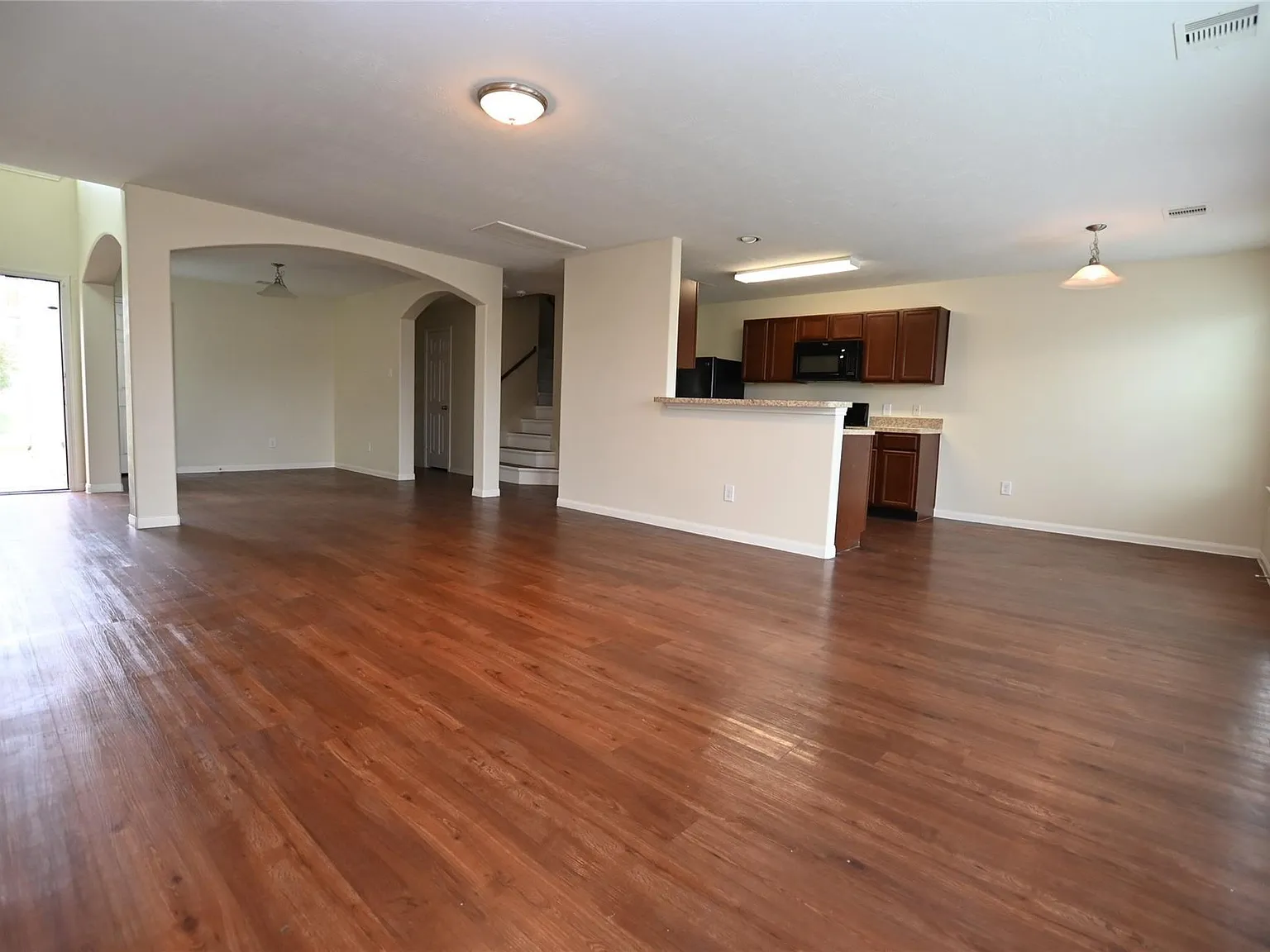 3 bed, 2.5 bath, 2050 sqft, $1,825 — Photo 3