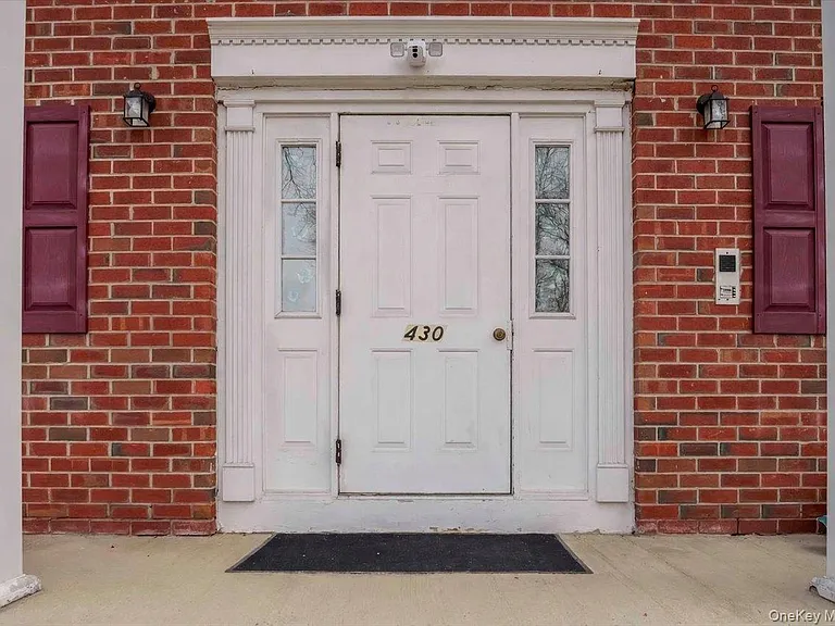 430 Somerset Dr #F — Photo 2