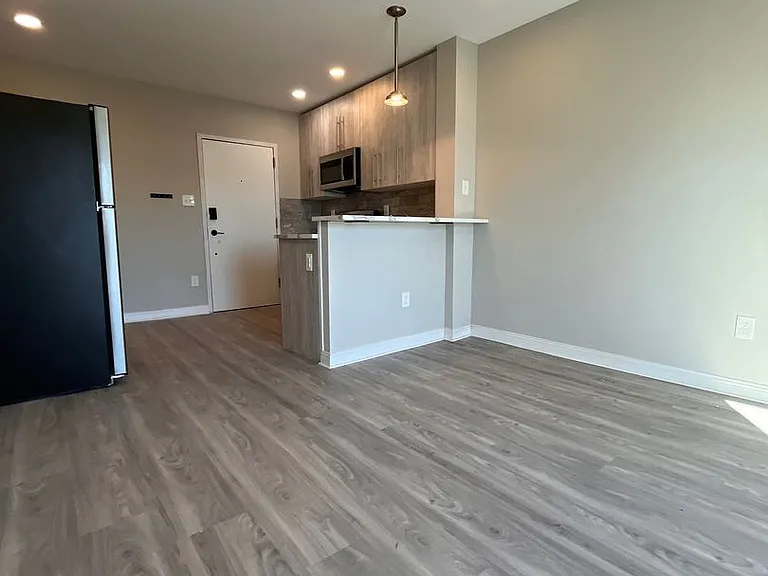 101 S Victoria Ave — Photo 6