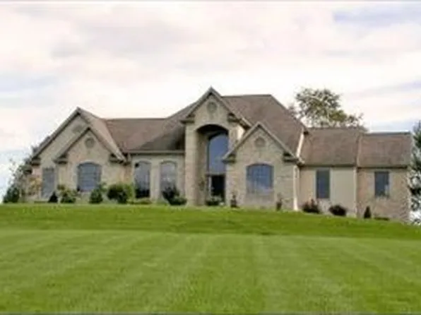 311 Silverwood Dr, Lititz, PA 17543