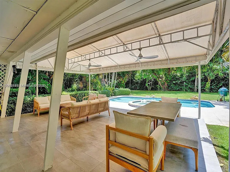 5705 SW 60th Ave — Photo 9