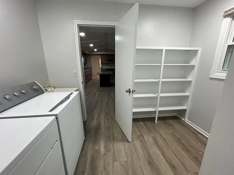 2081 Babcock Dr — Photo 9